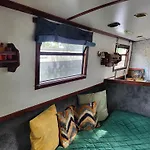 Comfy Canal Boat In Little Venice By Paddington